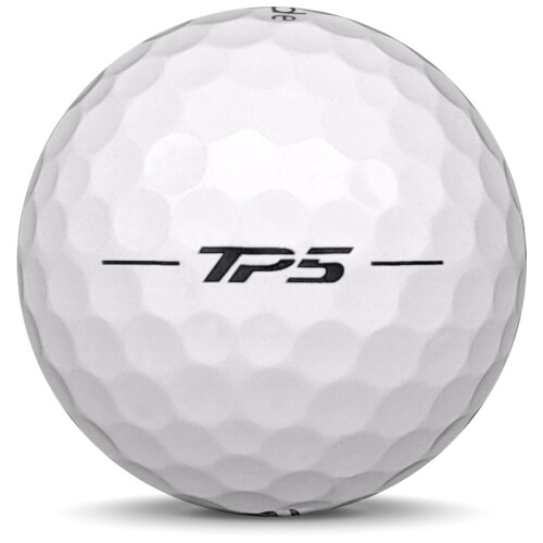 Golfboll av modellen Taylormade TP5 i 2018 års version med vit färg från sidan